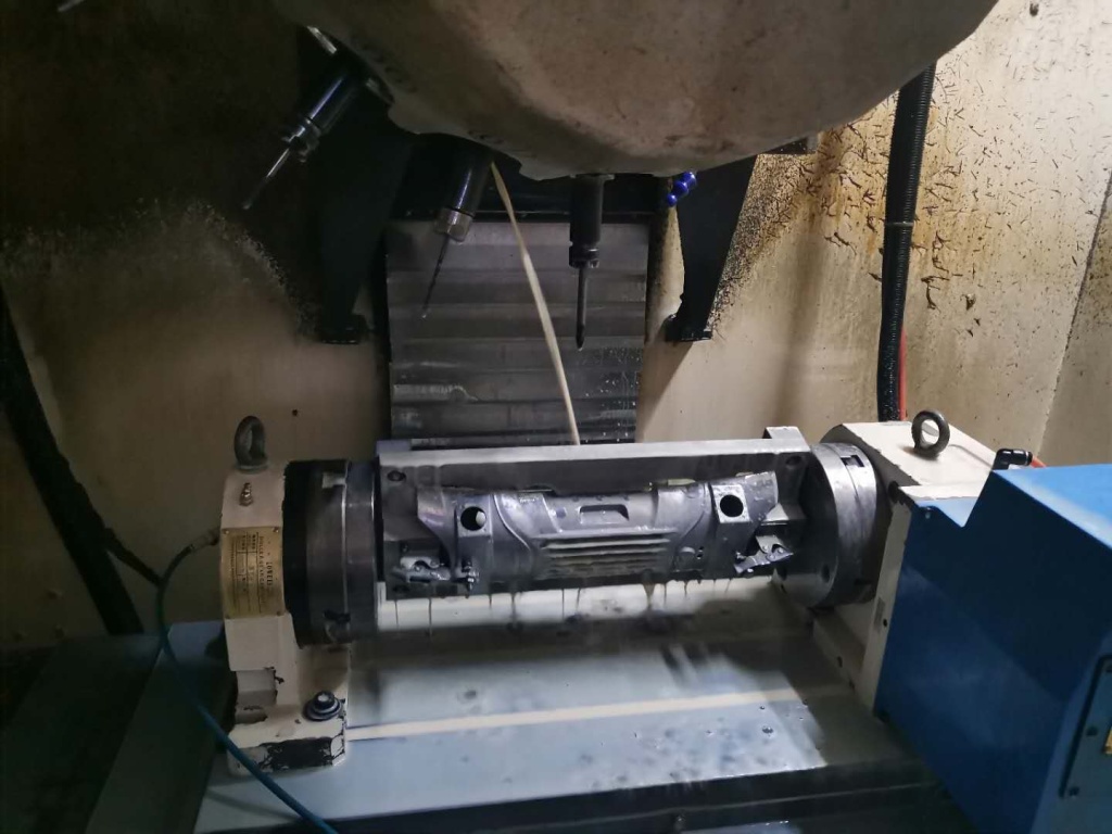 4-macchina per la lavorazione di assi cnc